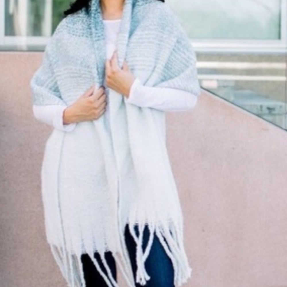 Mer Sea cozy wrap aqua/light blue 93"x21" new